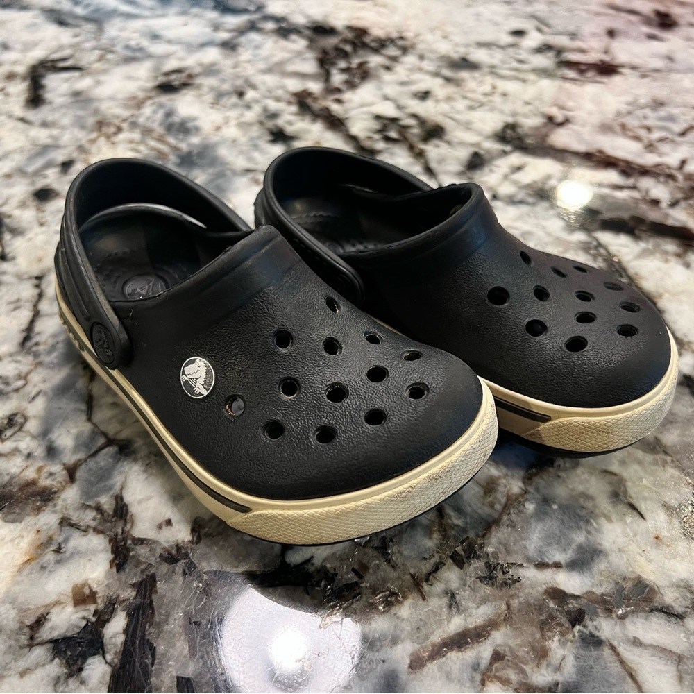 Toddler boys size 6-7 black crocs